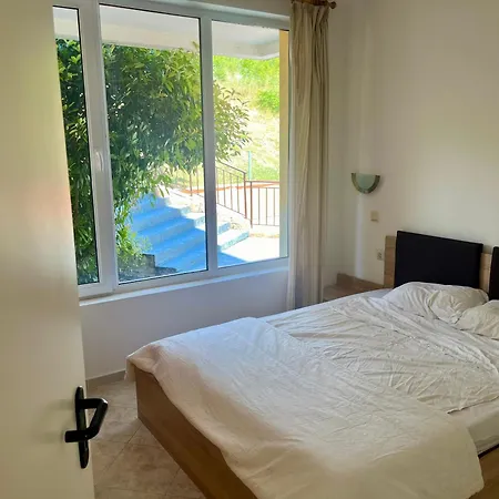 One Bed In Sunset Complex Апартамент *